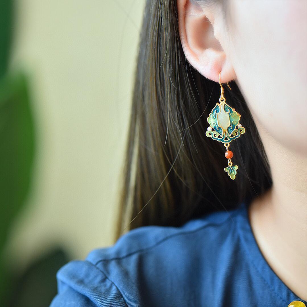 Stunning Gold Earring for Daily Wear