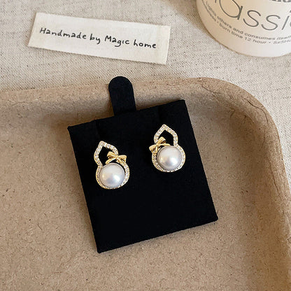 Classic Pearl Earring with Timeless Appeal
