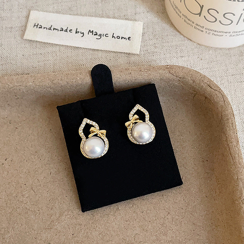 Classic Pearl Earring with Timeless Appeal