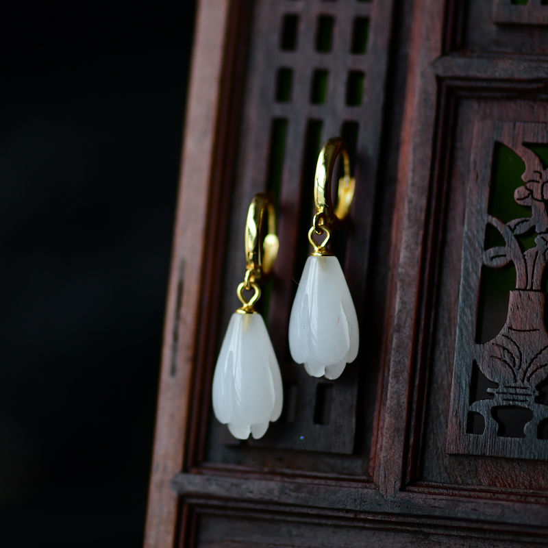 Elegant Gold Earring for Every Occasion