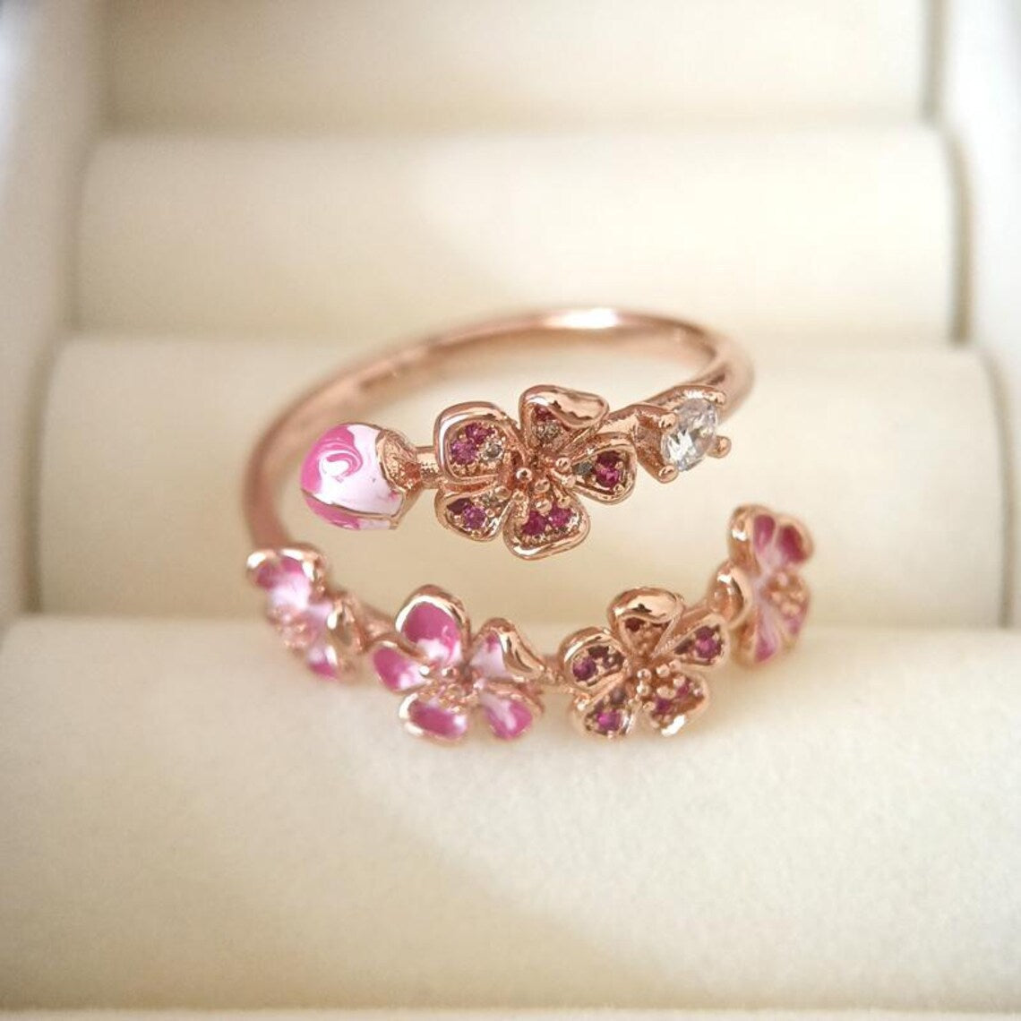 Romantic Gold Ring for Special Moments