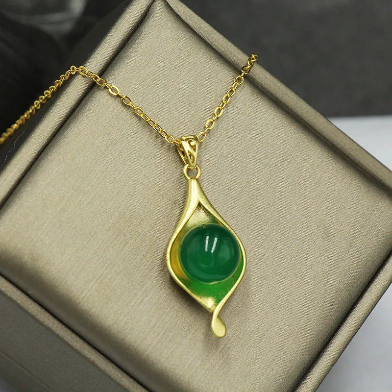 Beautiful Gold Necklace with Unique Style