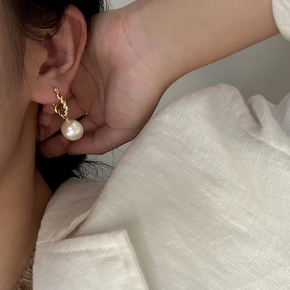 Romantic Pearl Earring for Special Moments