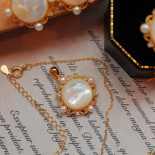 Beautiful Gold Earring with Unique Style