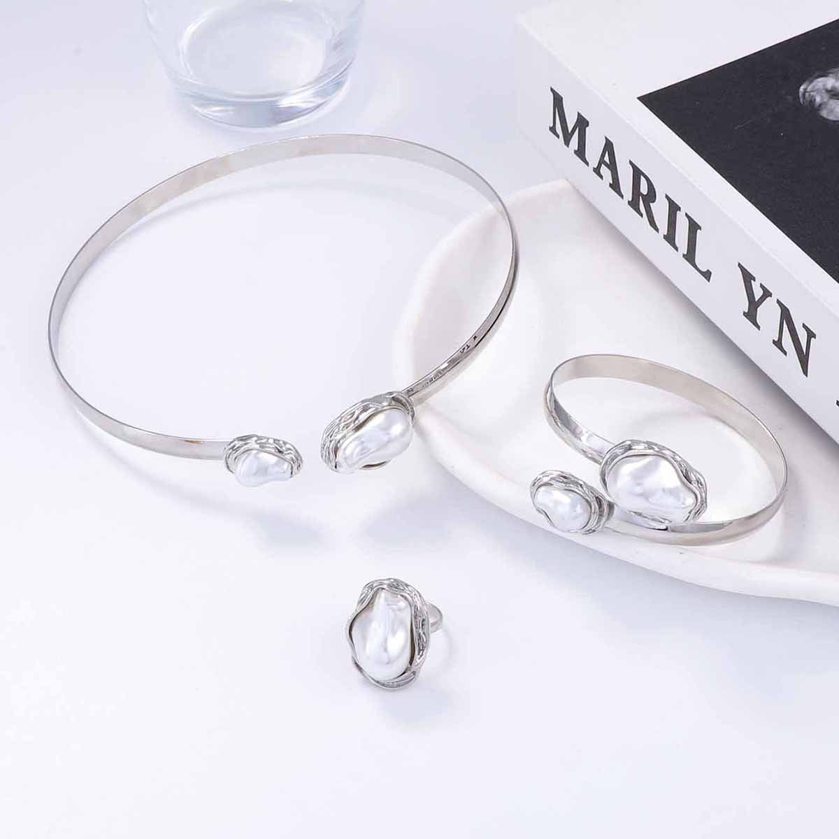Classic Pearl Bracelet with Timeless Appeal