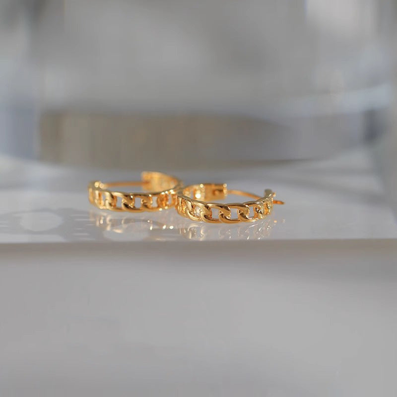 Beautiful Gold Earring with Unique Style