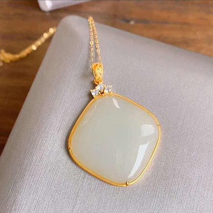 Beautiful Gold Necklace with Unique Style