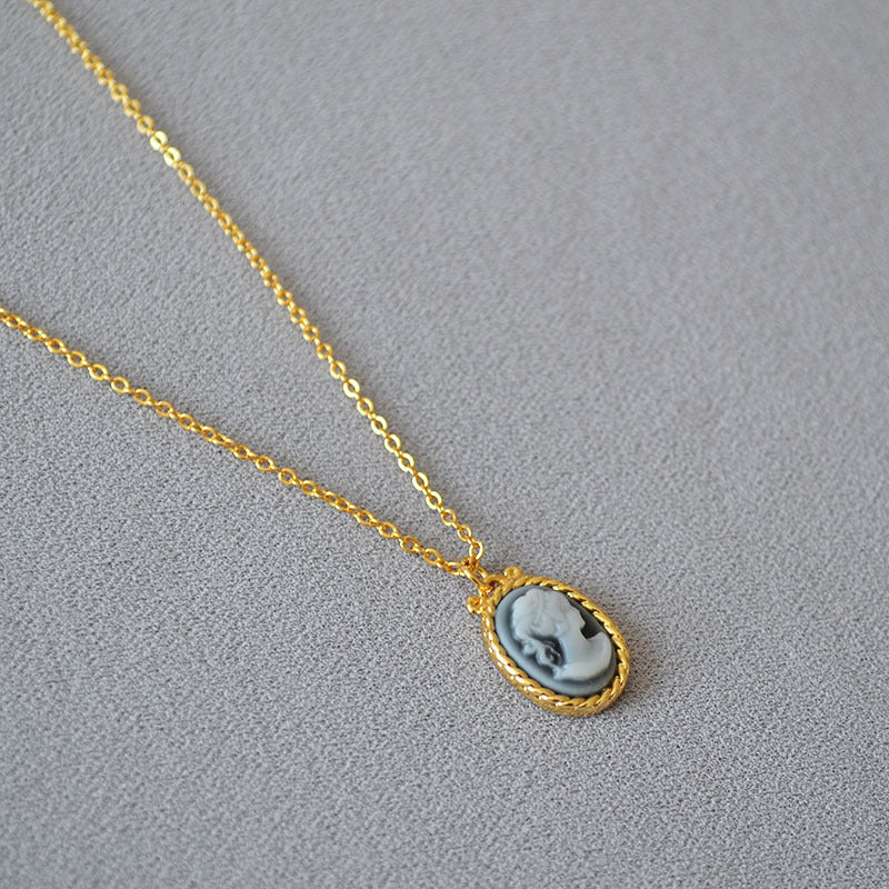 Beautiful Pearl Necklace with Unique Style