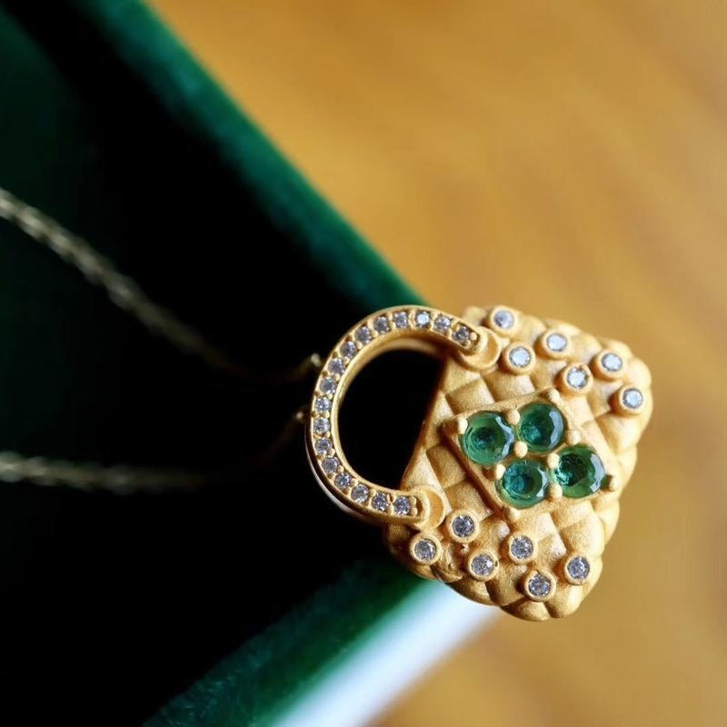 Romantic Gold Necklace for Special Moments