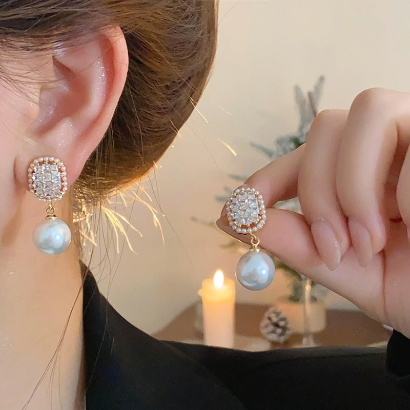 Beautiful Pearl Earring with Unique Style