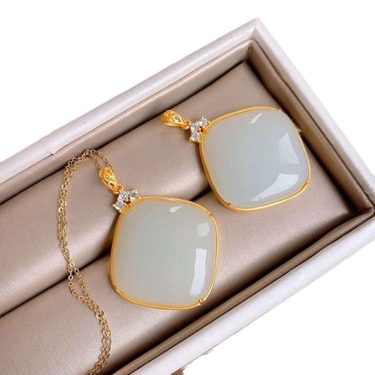 Beautiful Gold Necklace with Unique Style