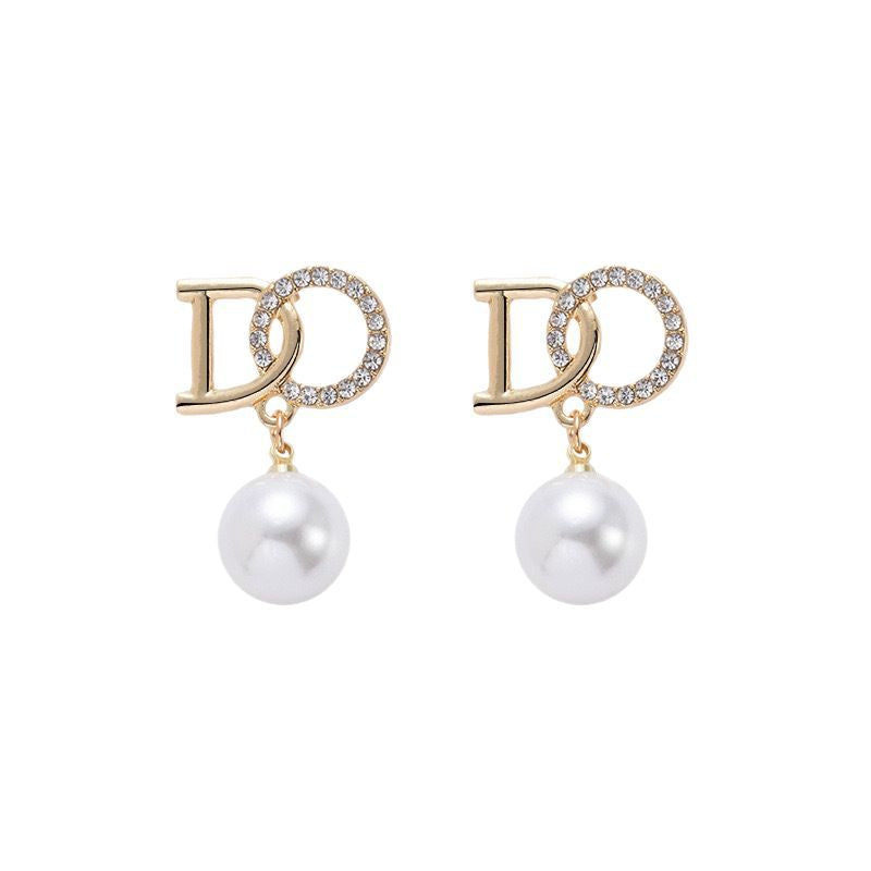 Beautiful Pearl Earring with Unique Style