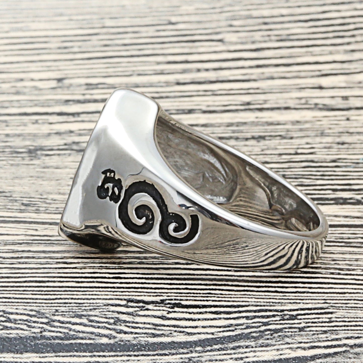 Classic Ring with Timeless Appeal