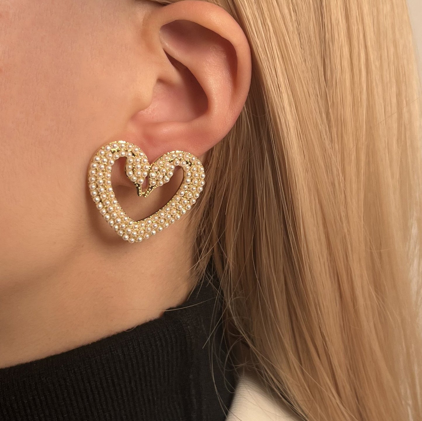 Classic Pearl Earring with Timeless Appeal