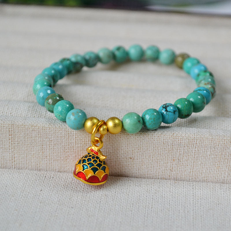 Romantic Gold Bracelet for Special Moments