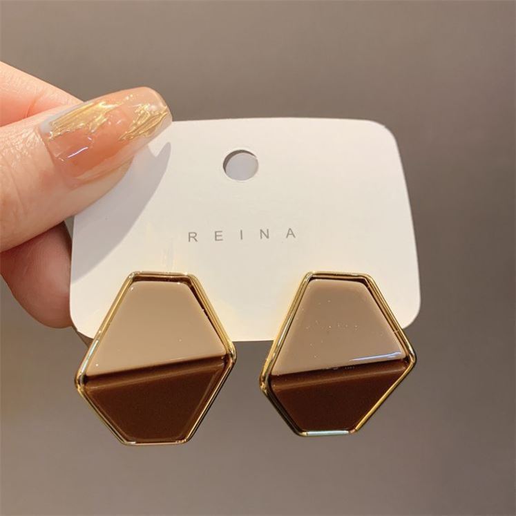 Classic Earring with Timeless Appeal
