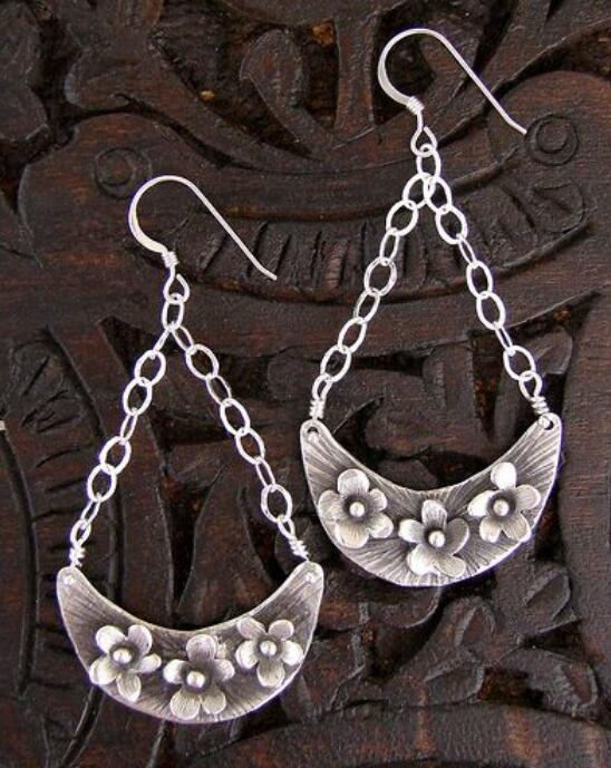 Charming Earring for Any Occasion