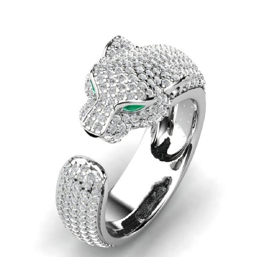 Classic Gold Ring with Timeless Appeal