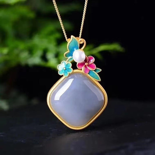 Charming Silver Necklace for Any Occasion