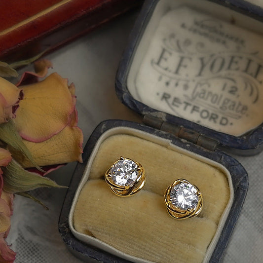 Charming Earring for Any Occasion