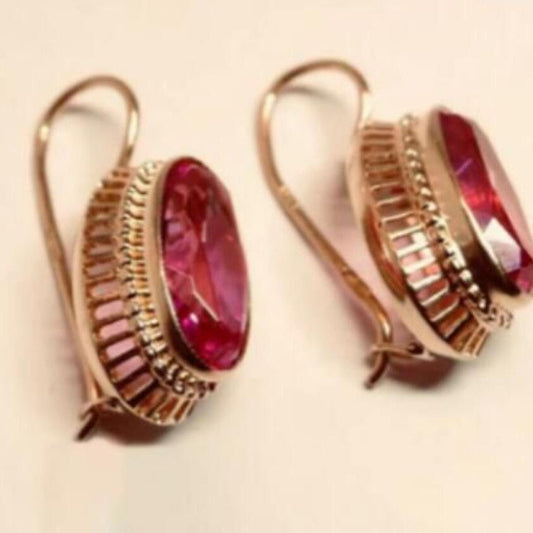 Beautiful Gold Earring with Unique Style