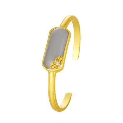 Classic Gold Bracelet with Timeless Appeal