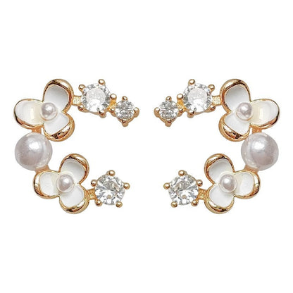 Beautiful Pearl Earring with Unique Style