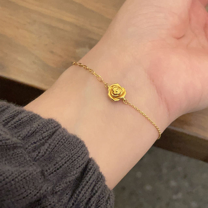 Charming Gold Bracelet for Any Occasion