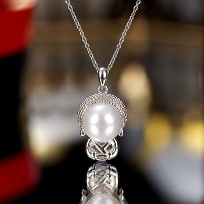 Classic Pearl Necklace with Timeless Appeal