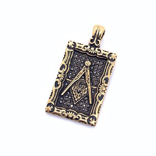 Charming Pendant for Any Occasion