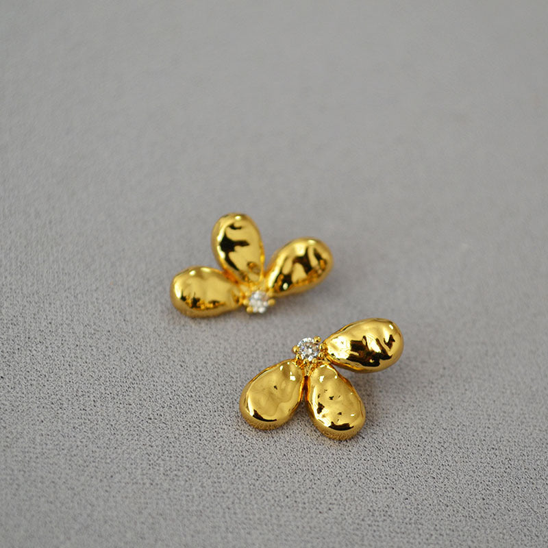 Beautiful Gold Earring with Unique Style
