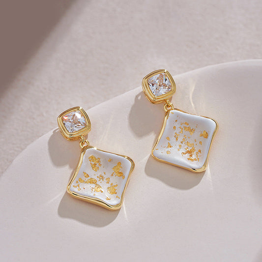 Stunning Gold Earring for Daily Wear