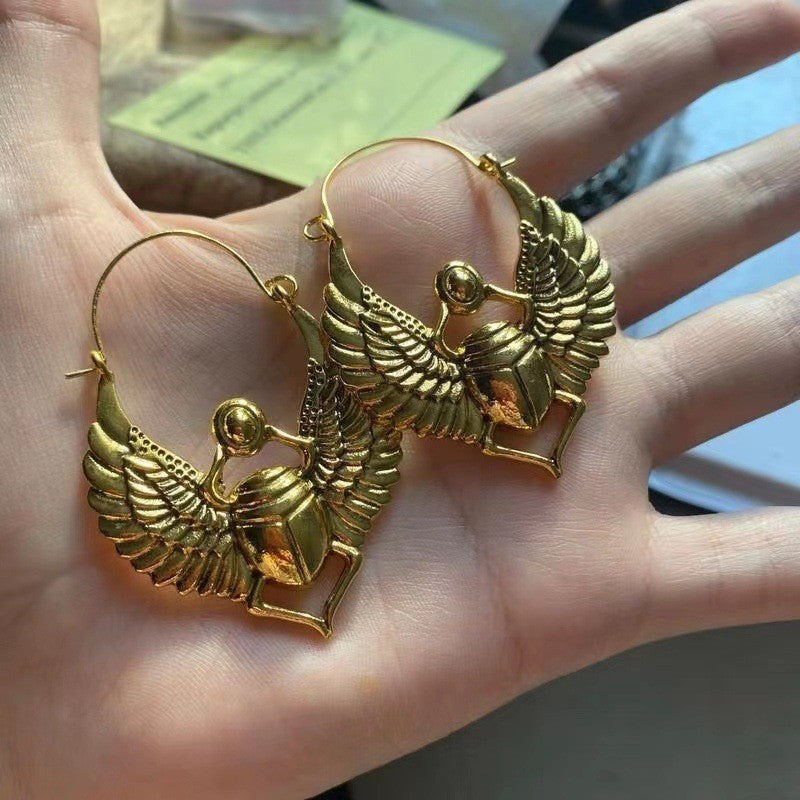 Charming Gold Earring for Any Occasion