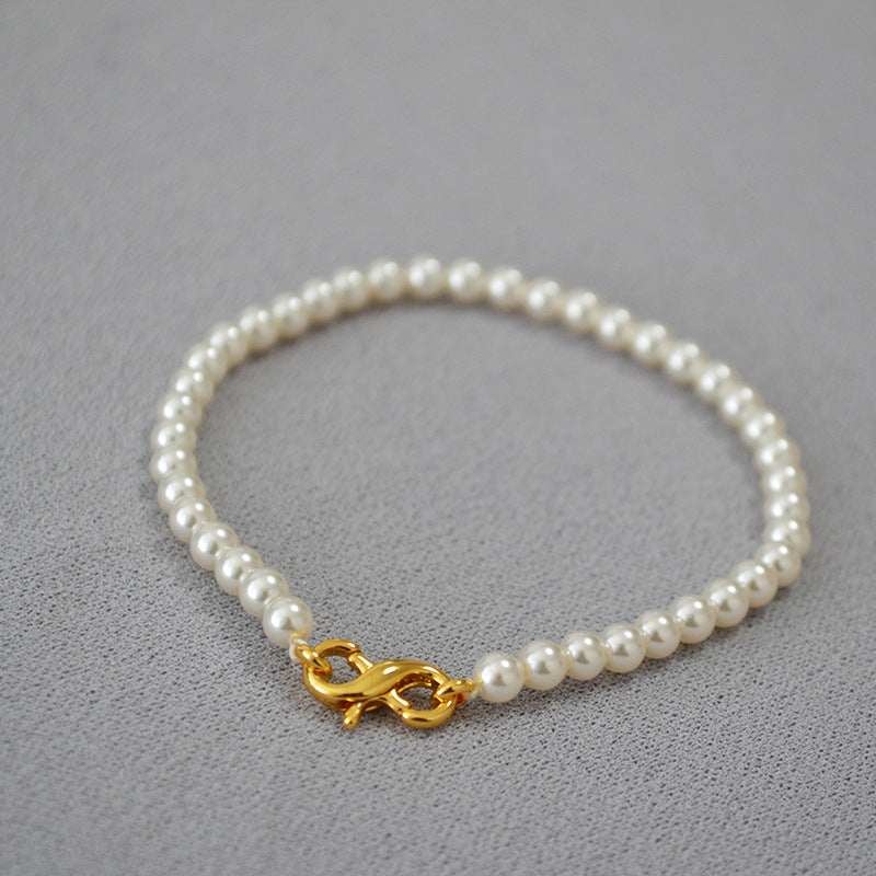 Classic Pearl Necklace with Timeless Appeal