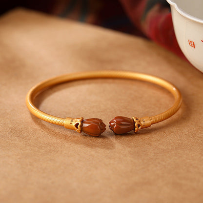 Classic Gold Bracelet with Timeless Appeal