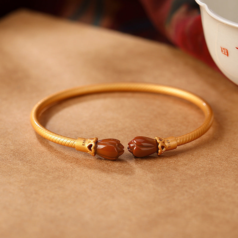 Classic Gold Bracelet with Timeless Appeal