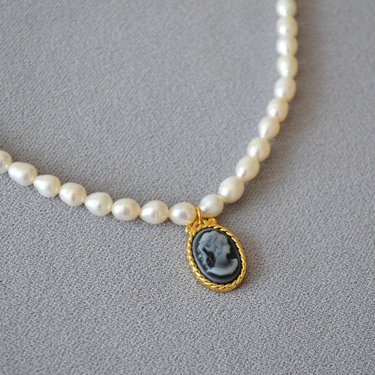 Beautiful Pearl Necklace with Unique Style