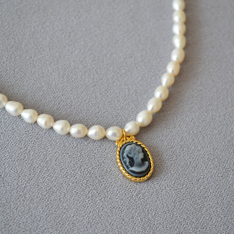 Beautiful Pearl Necklace with Unique Style