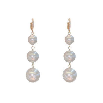 Beautiful Pearl Earring with Unique Style