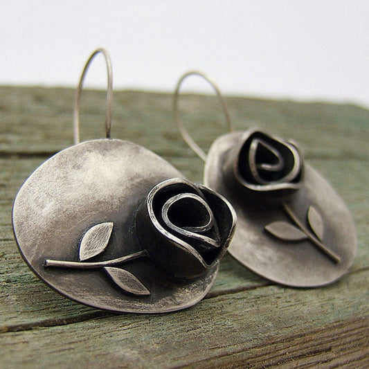 Romantic Silver Earring for Special Moments