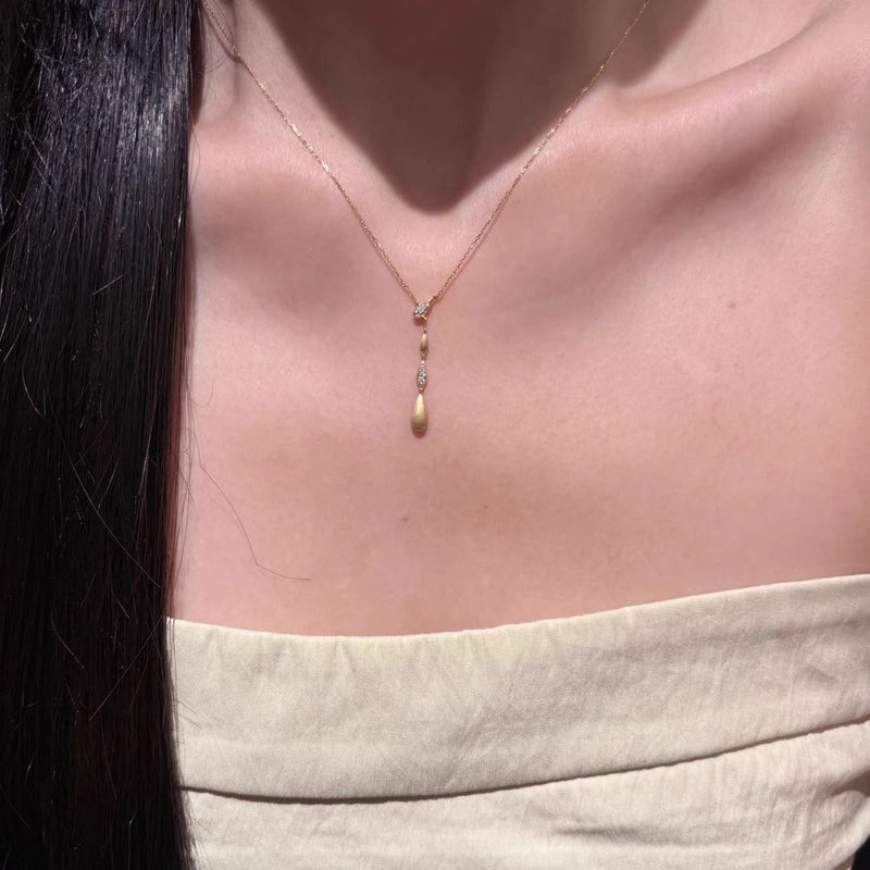 Romantic Gold Necklace for Special Moments
