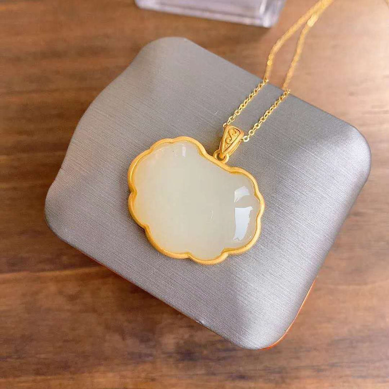 Beautiful Gold Necklace with Unique Style