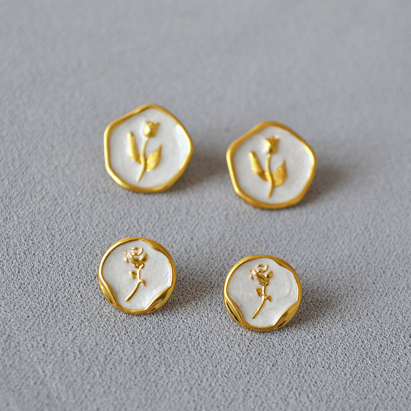 Beautiful Gold Earring with Unique Style