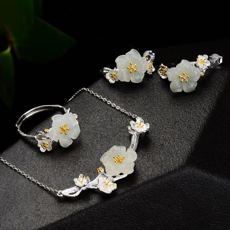 Beautiful Silver Necklace with Unique Style