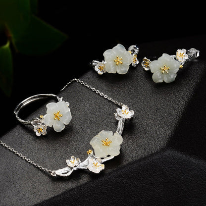 Beautiful Silver Necklace with Unique Style