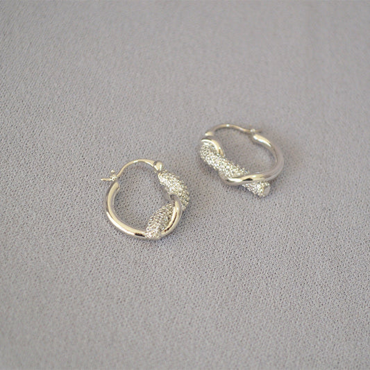 Romantic Gold Earring for Special Moments