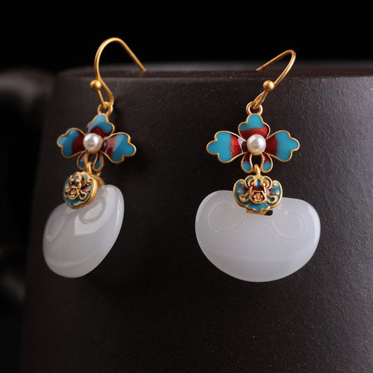 Charming Gold Earring for Any Occasion