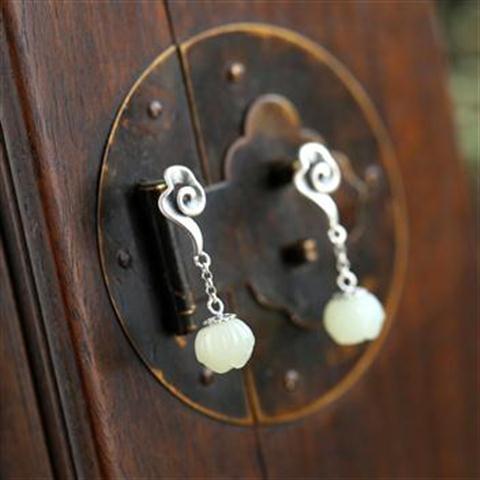 Elegant Silver Earring for Every Occasion