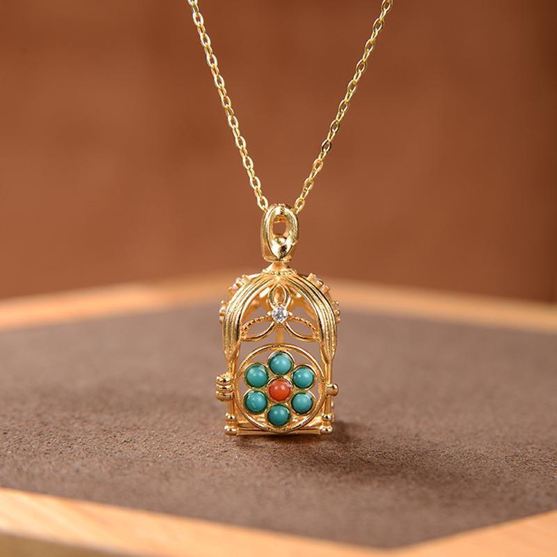 Beautiful Gold Necklace with Unique Style