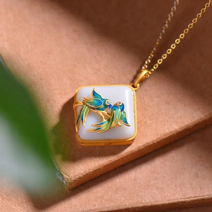 Classic Silver Necklace with Timeless Appeal
